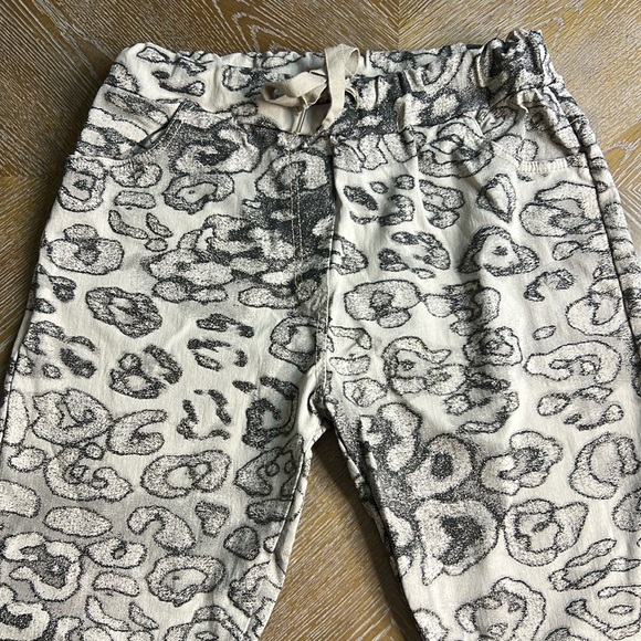 BRAND BAZAR Shimmer Animal Print Pant M - Picture 3 of 10